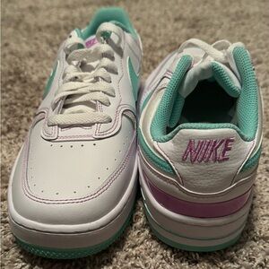 NEW woman’s Nike size 9 sneakers